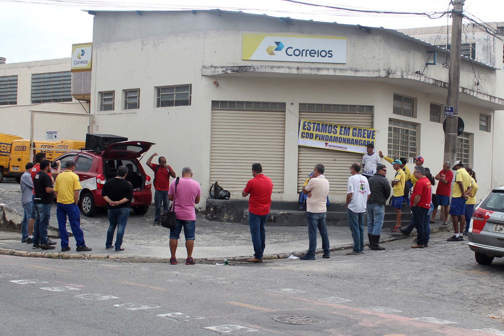 Funcionários dos Correios entram em greve em Pindamonhangaba