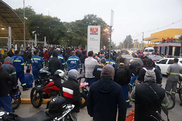 Trabalhadores da Novelis protestam por acidente fatal em Pinda